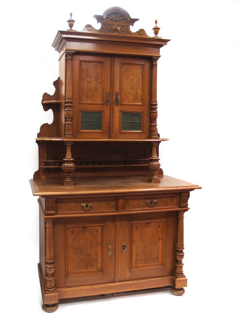 OLYMPUS DIGITAL CAMERA antikes buffet altdeutsch gruenes glas geschnitzt gross 2