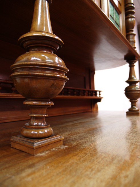 OLYMPUS DIGITAL CAMERA antikes buffet altdeutsch gruenes glas geschnitzt gross 4