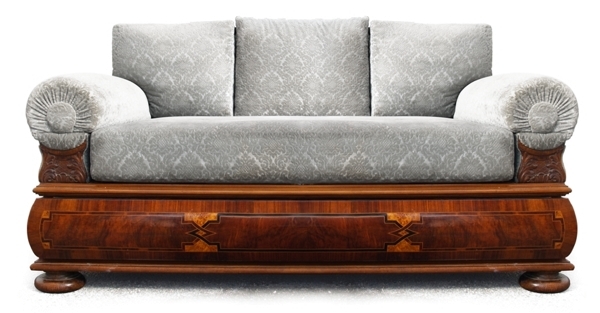 Read more about the article Antikes Sofa mit Intarsien / Daybed – praktisch und schön