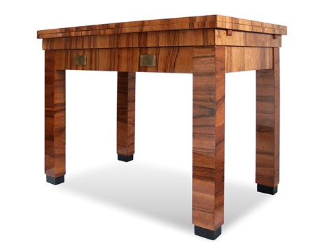 Read more about the article Tisch Art Deco, restauriert, Nussholz, ausziehbar