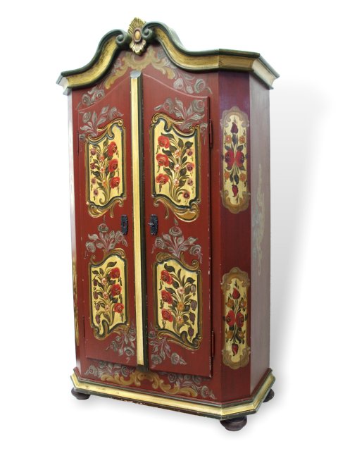 Read more about the article Bauernschrank bemalter Dielenschrank rot-golden
