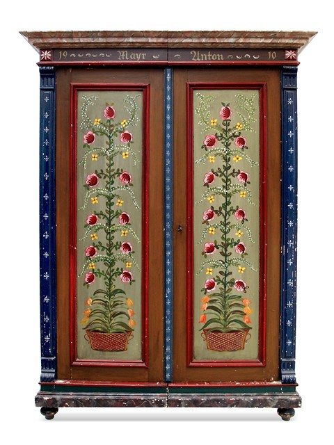 Read more about the article Antiker Bauernschrank bemalter Keilschrank grün rosa