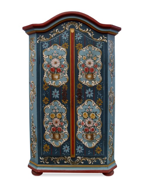 Read more about the article Bauernschrank bemalter Dielenschrank – einfach bezaubernd!