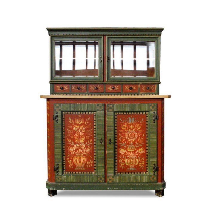 Read more about the article Antiker Bauernschrank grün mit Laden