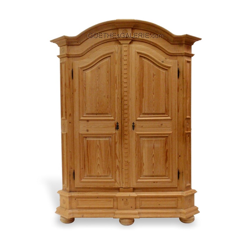 Read more about the article Bauernschrank Naturholz achtsam gebraucht u. formschön