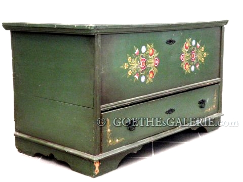 Read more about the article Bemalte Bauerntruhe grün – Shabby Chic pur