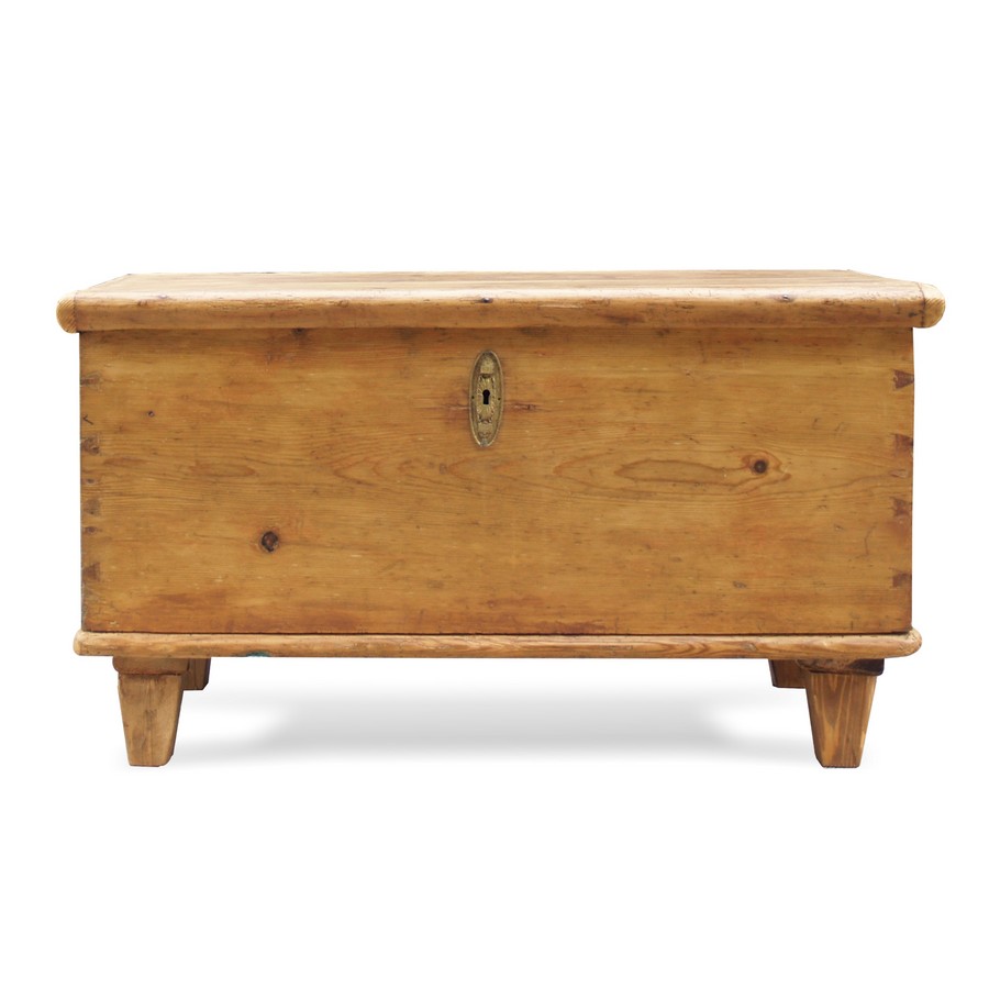 Read more about the article Truhe antik, Vintage Naturholz Truhe