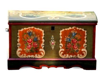 Read more about the article Bemalte Bauerntruhe antik mit Putten – bezaubernd, einfach bezaubernd …