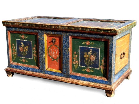 Read more about the article Bauerntruhe – antike, handbemalte Schönheit