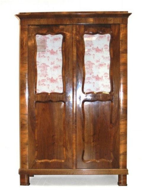 Read more about the article Biedermeier Vitrine / Bücherschrank – für die Einrichtung mit antikem Flair