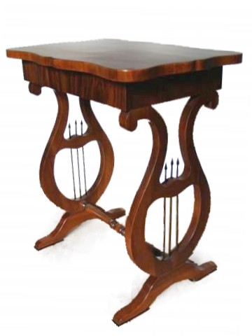 Read more about the article Lyra Tisch im Biedermeierstil – an dem sich Dionysos und Hermes trafen …