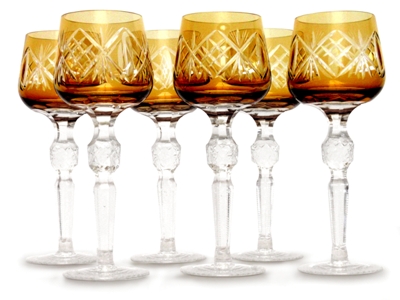 Read more about the article Weingläser Bleikristall farbig überfangen – elegante Schönheiten