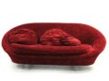 Read more about the article BRETZ Cultsofa POOL UFO Sofa rot – die zierliche Schönheit