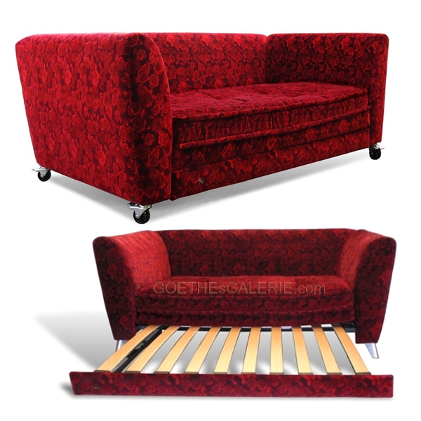 Read more about the article BRETZ SOFA, ausziehbares Monster mit Rosenstoff