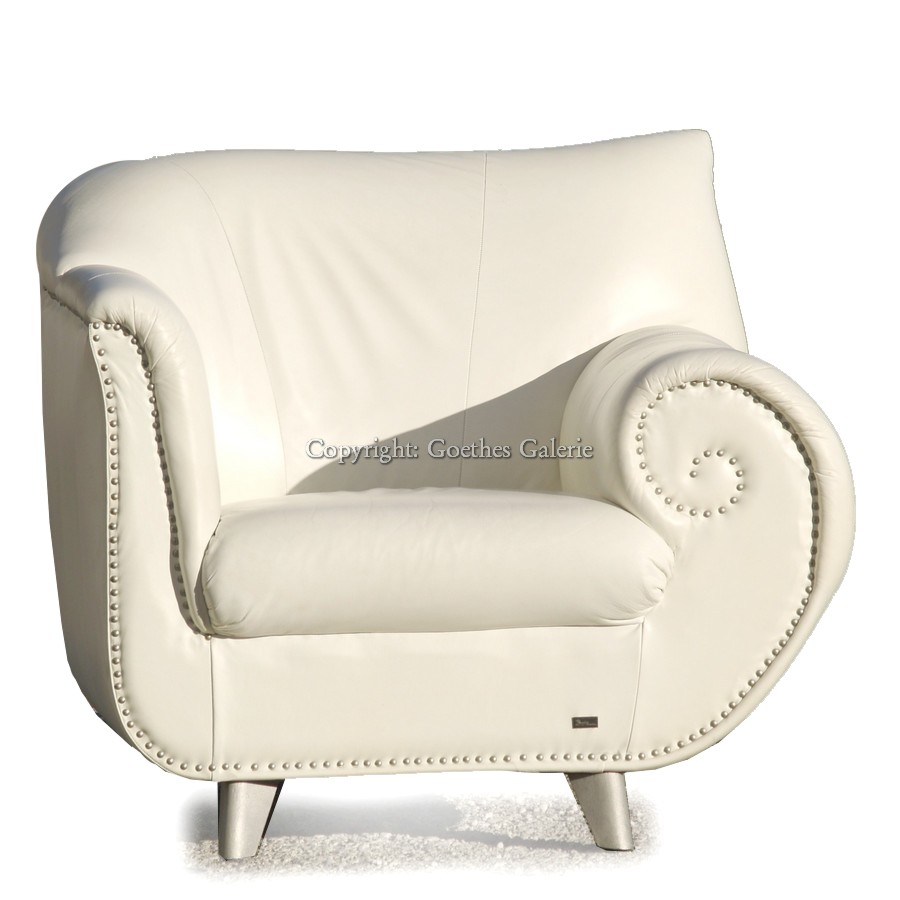 Read more about the article Bretz Cultsofa Gaudi Armlehnstuhl weißes Leder