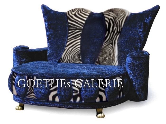 Read more about the article BRETZ Cultsofa LUCKY – Loveseat Sofa in Silber und Blau