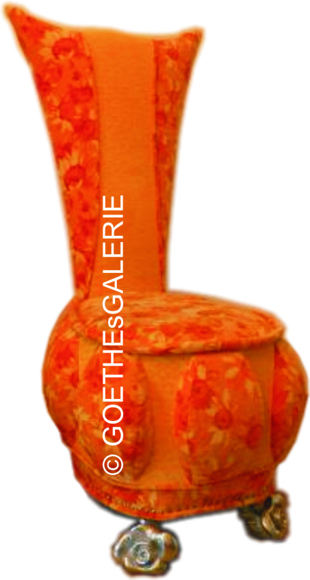 Read more about the article BRETZ Cultsofa Stuhl LUCKY – Sonnenblumenstoff und goldene Rosenfüße