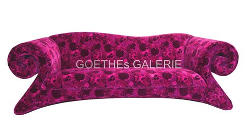 Read more about the article BRETZ Mammut Sofa Samtstoff lila, elegante Schönheit