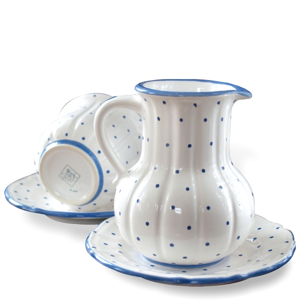 Read more about the article Gmundner Keramik blaue Tupferlblau Kanne – Landleben pur