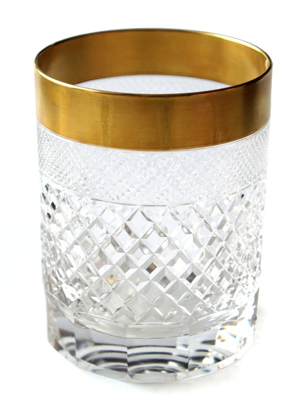 Read more about the article Bleikristallgläser mit Goldrand von Josephinen Hütte – funkelnde Schönheiten!