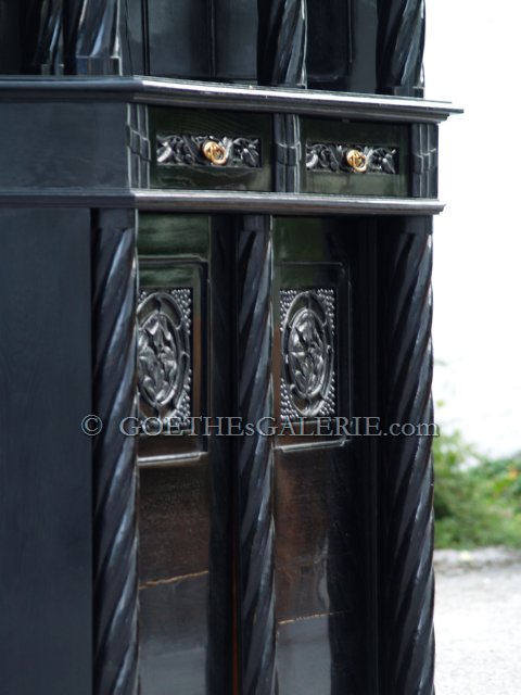 Neorenaissance Schrank Danziger Barock schwarz antik Buntglas Vollsäulen Jugendstil noir