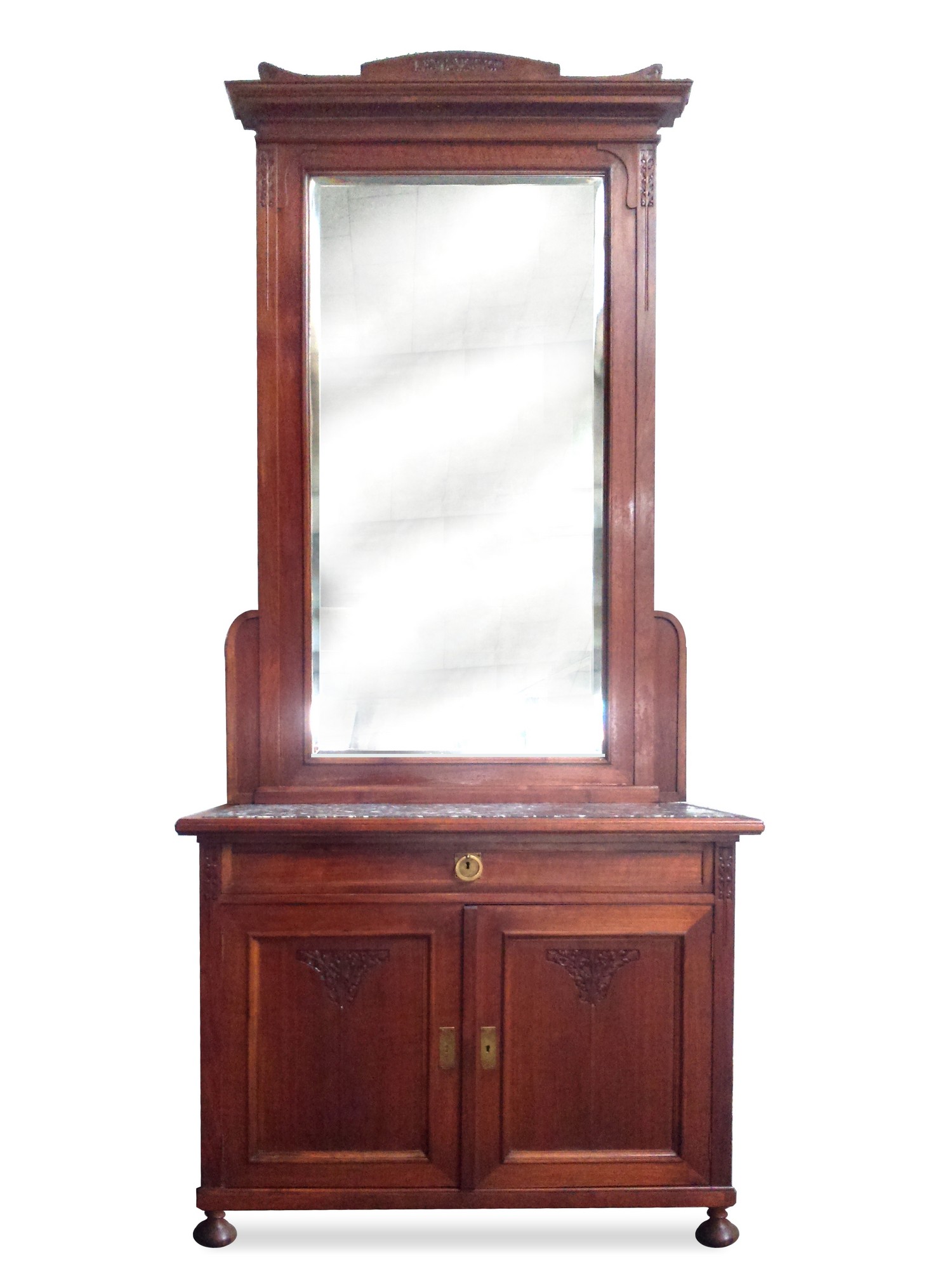 Read more about the article Jugendstil Kommode mit Aufsatz