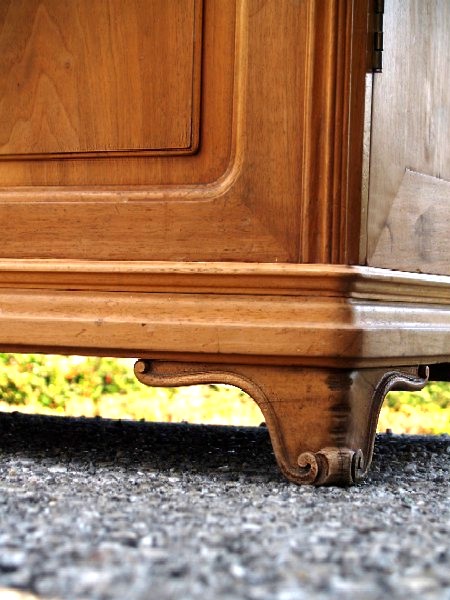 Jugendstil Kleiderschrank antik Knochenbarock