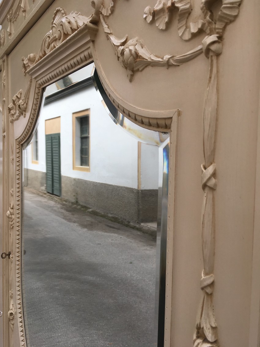 Kleiderschrank antik weiß