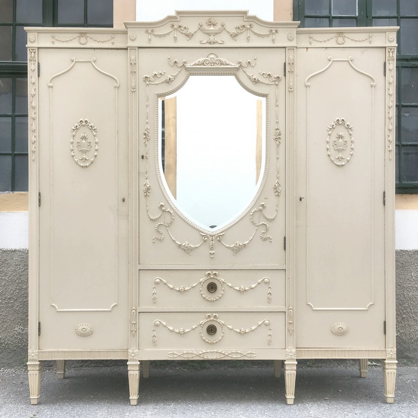 Kleiderschrank antik weiß