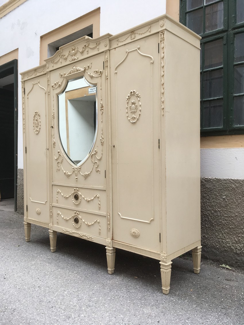 Kleiderschrank antik weiß