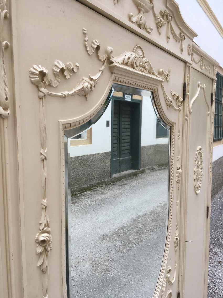 Kleiderschrank antik weiß