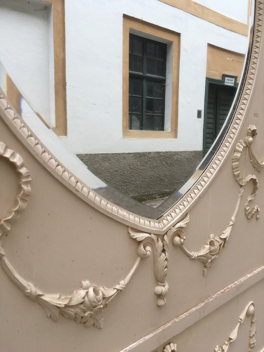 Kleiderschrank antik weiß