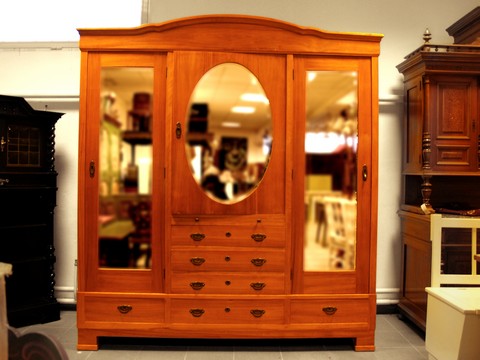Antiker Kleiderschrank im Biedermeierstil 4 antiker Schrank Jugendstil