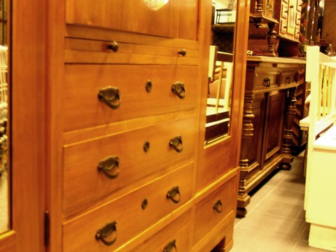 Antiker Kleiderschrank im Biedermeierstil 3 antiker Schrank Jugendstil