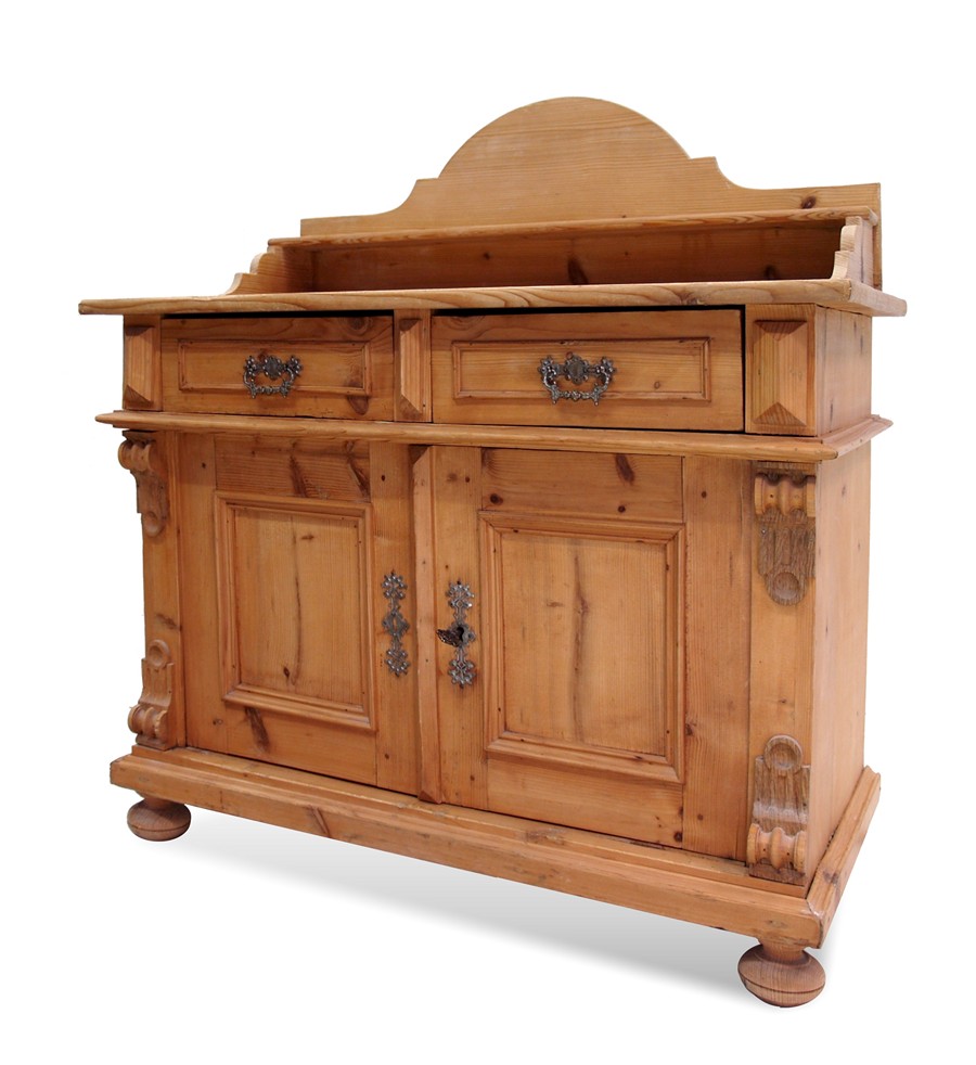 Read more about the article Antike Kommode, Naturholz Gründerzeit Möbel – einfach himmlisch!