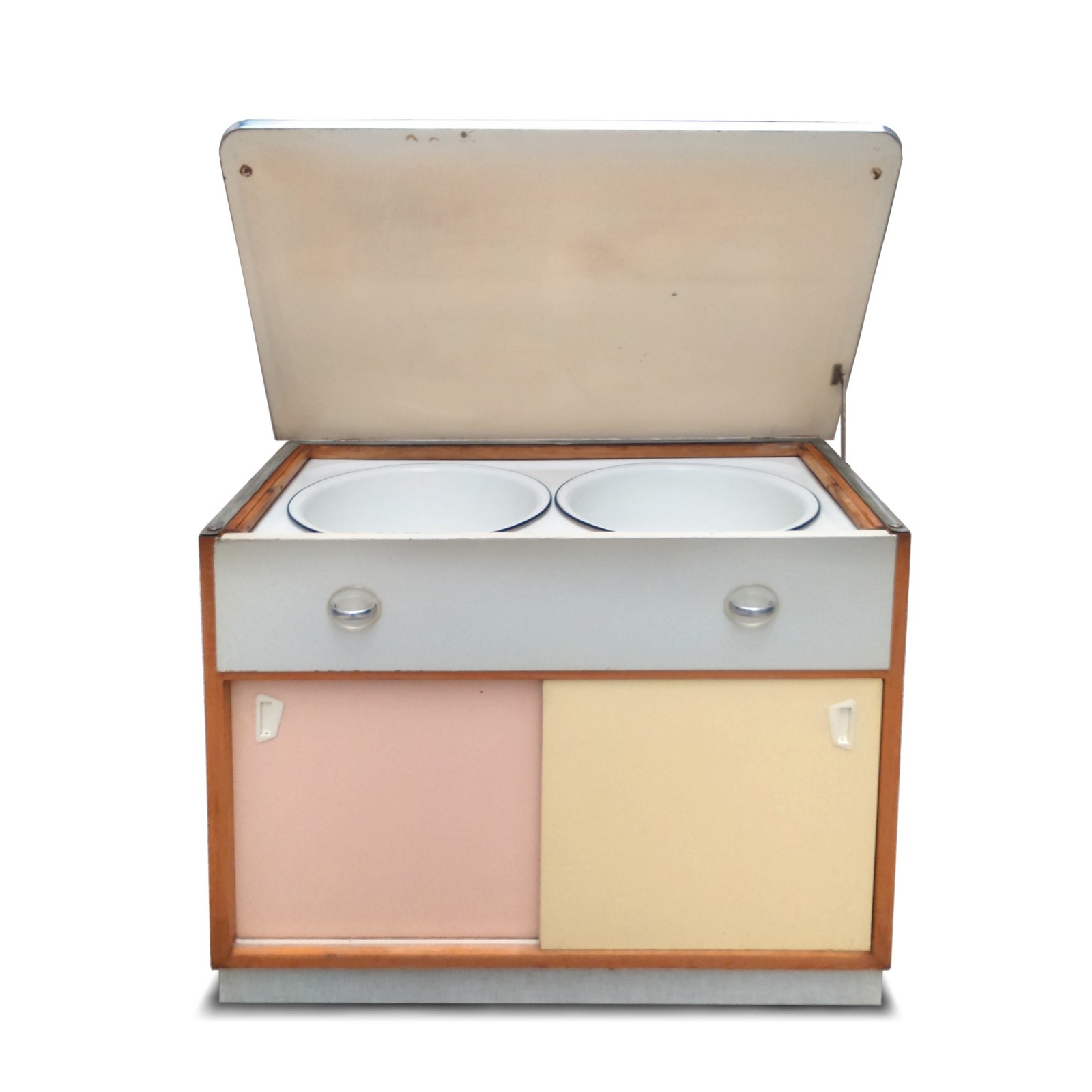 Read more about the article Retro Waschtisch in Pastellfarben