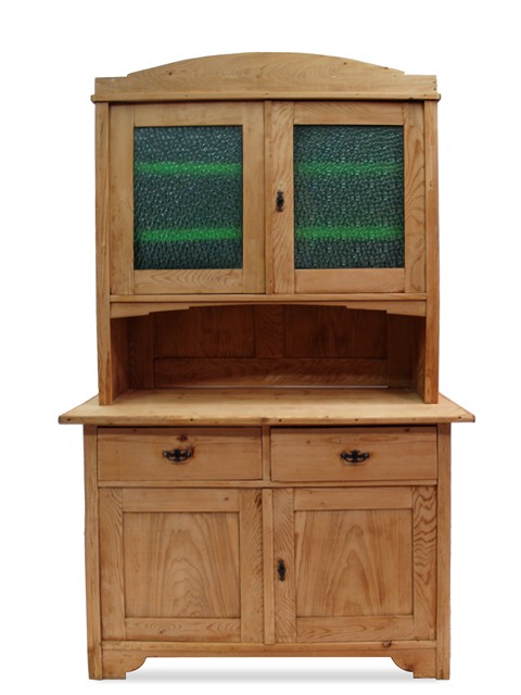 Read more about the article antiker Küchenschrank, Naturholz Buffet für die Landhausstil Küche