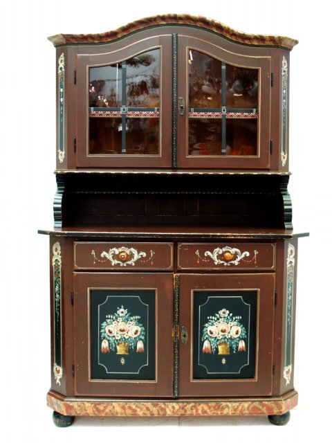 Read more about the article Bauernschrank Buffet Küchenschrank handbemalt – Landhausmöbel