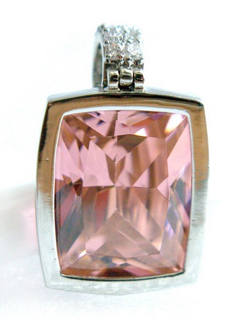 Read more about the article Kunzit Anhänger in 925 Silber gefasst