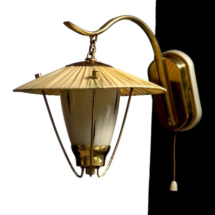 Read more about the article Wandlampe „der Chinese“ – Rarität aus den 50er Jahren!