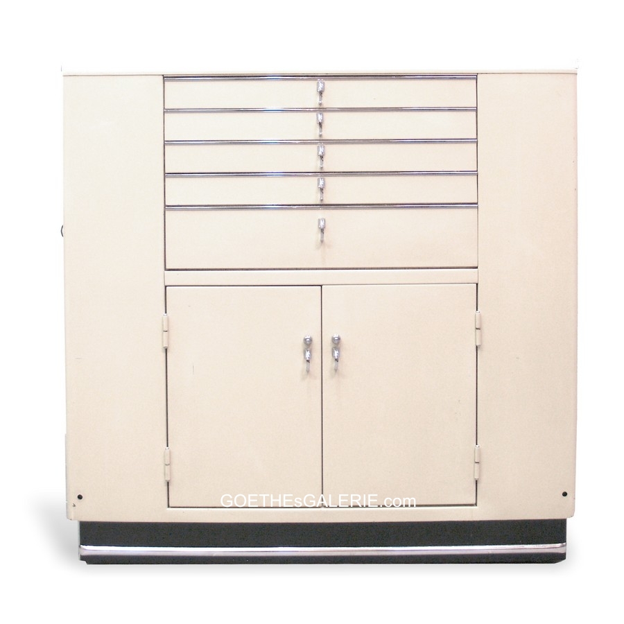 Read more about the article Metall Kommode 4-seitig verwendbar Vintage