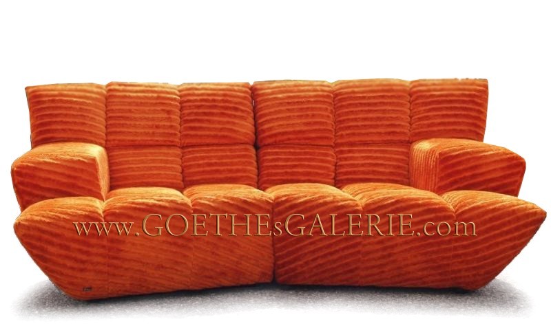 Read more about the article BRETZ Cultsofa CLOUD 7 Designersofa mit gestreiftem Stoff orange