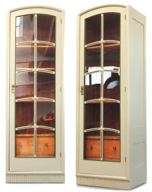 Read more about the article Antike Vitrine Shabby Chic – zum Dahinschmelzen!