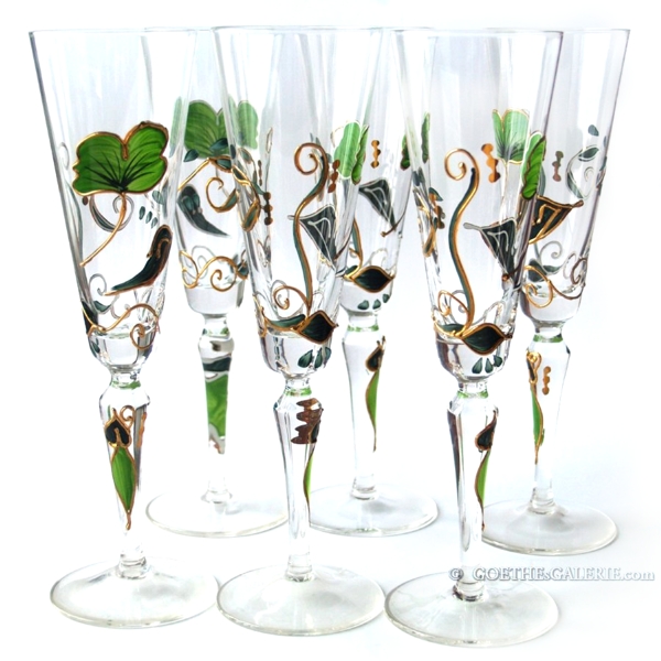 Read more about the article NAGEL hochstielige Sektgläser bemalt – TRAUMWELTEN
