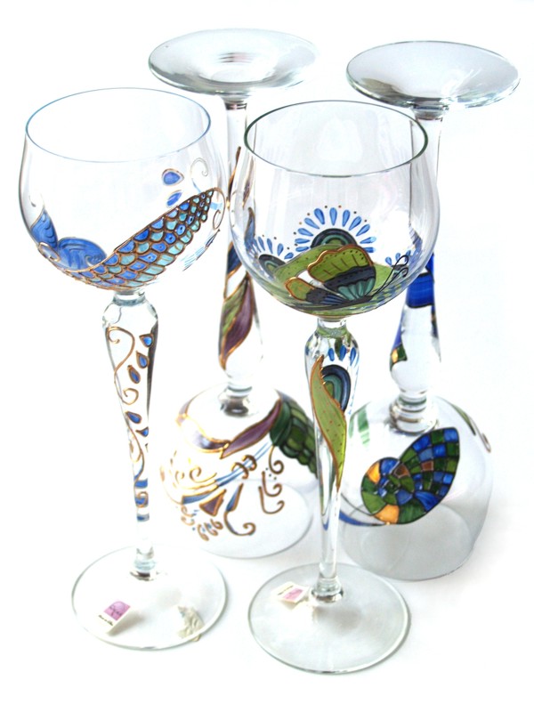 Read more about the article NAGEL hochstielige Weingläser bemalt TRAUMWELTEN