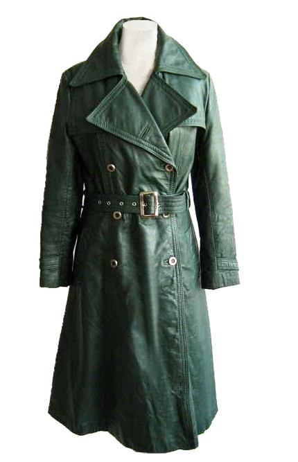 Read more about the article 70er Retro Damen Ledermantel breiter Kragen