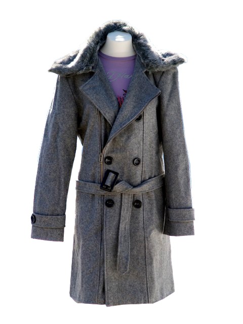 Read more about the article Herren Mantel mit breitem Pelzkragen für den modebewussten Mann