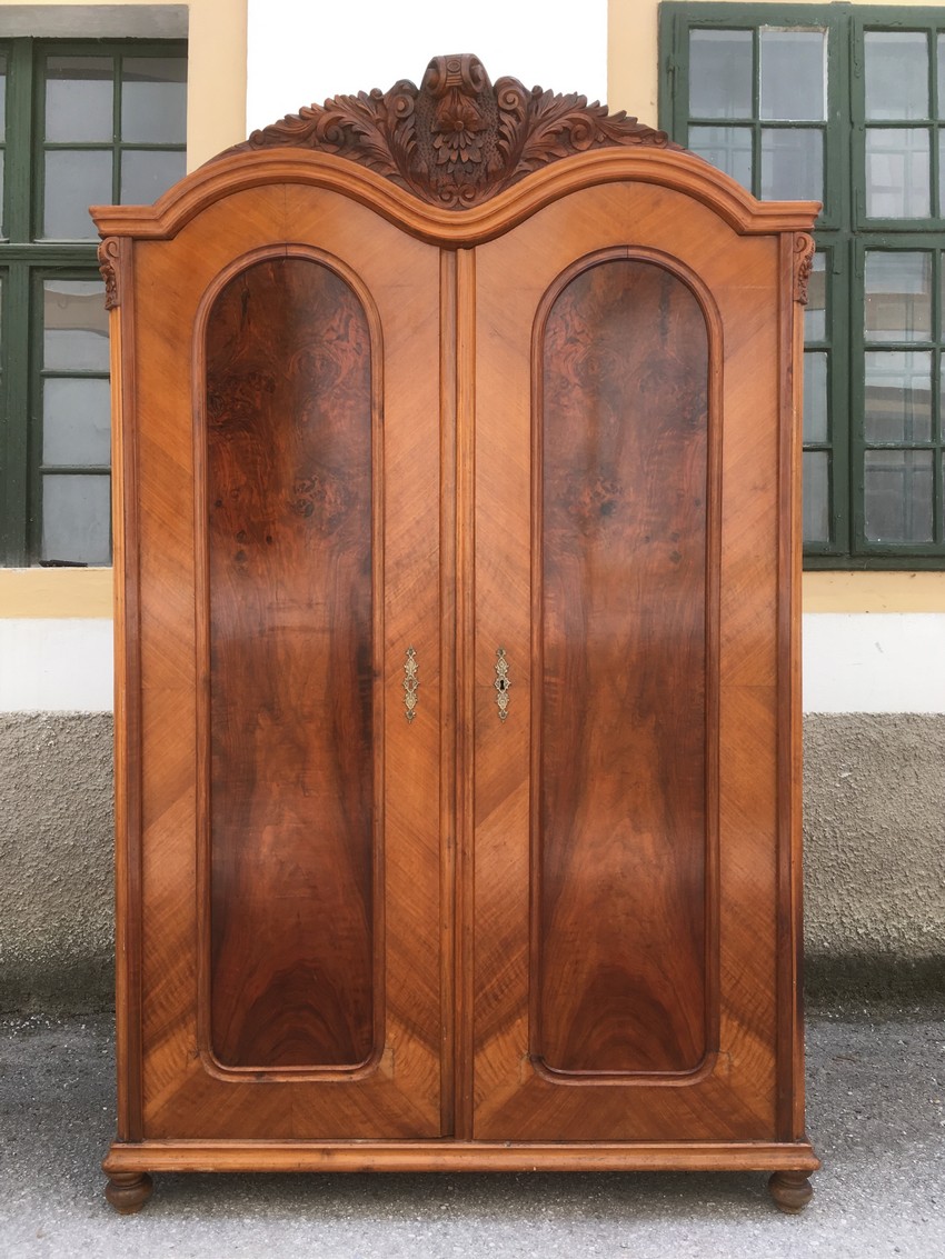 Kleiderschrank antik Rosen beschnitzt 1880 Altdeutsch Historismus Nussholz furniert