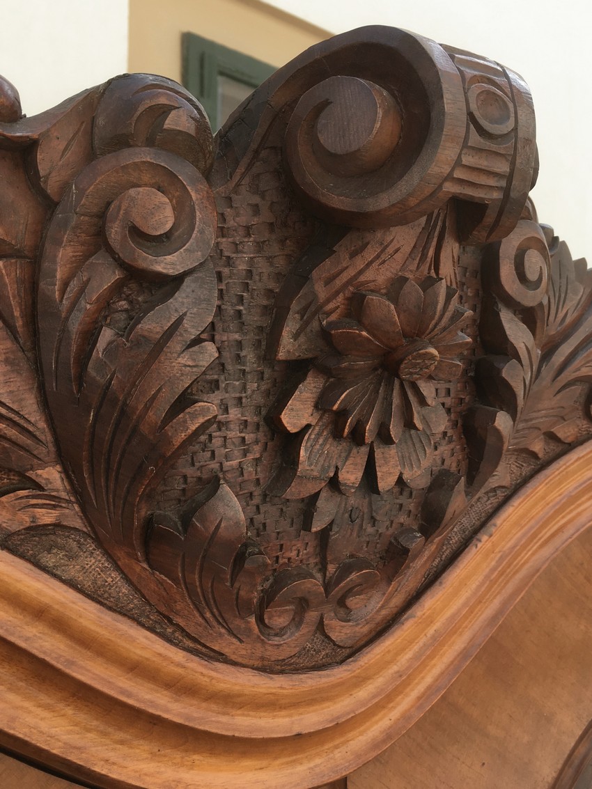 Kleiderschrank antik Rosen beschnitzt 1880 Altdeutsch Historismus Nussholz furniert