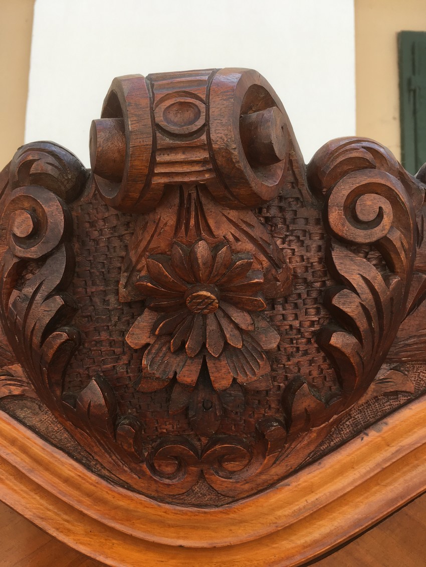 Kleiderschrank antik Rosen beschnitzt 1880 Altdeutsch Historismus Nussholz furniert